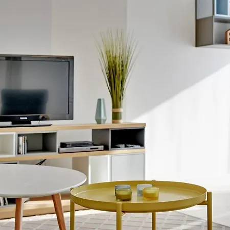 Apartment Aviator Modern 83 *