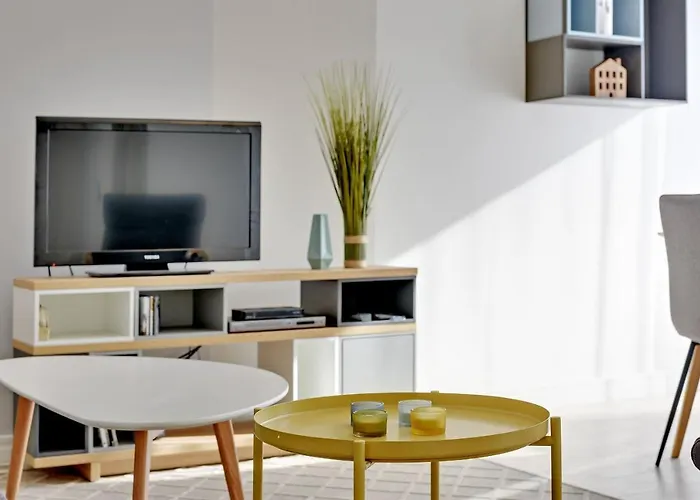 아파트 Aviator Modern 83 *